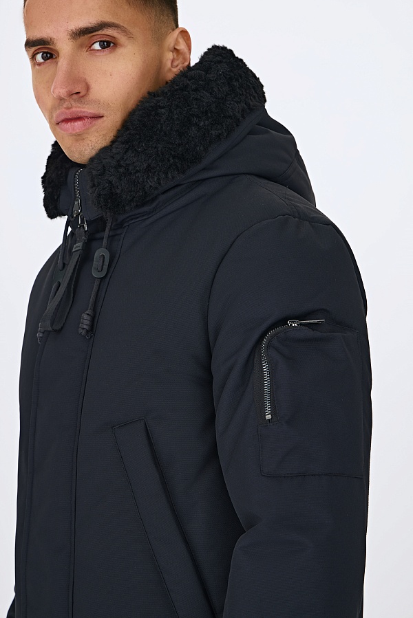 Темно-синяя пуховая парка с мехом