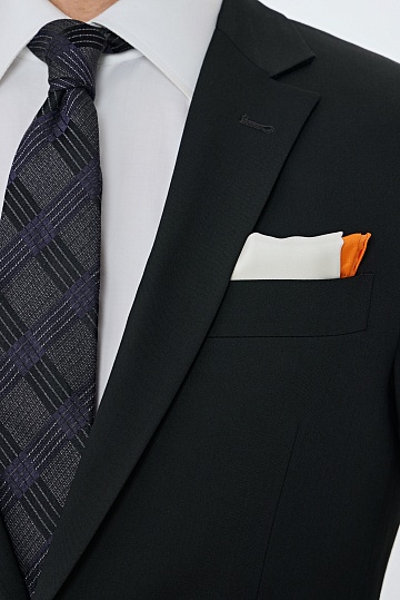 Черный однотонный костюм