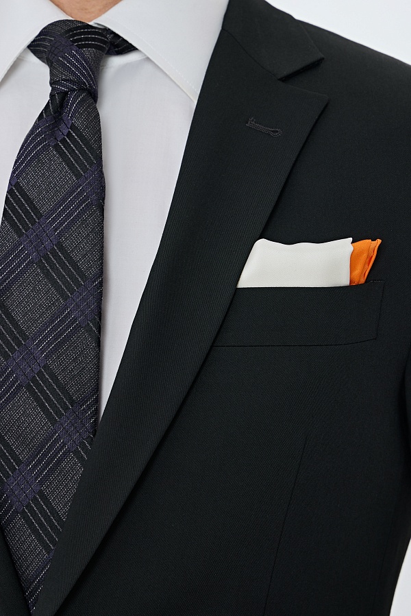 Черный однотонный костюм