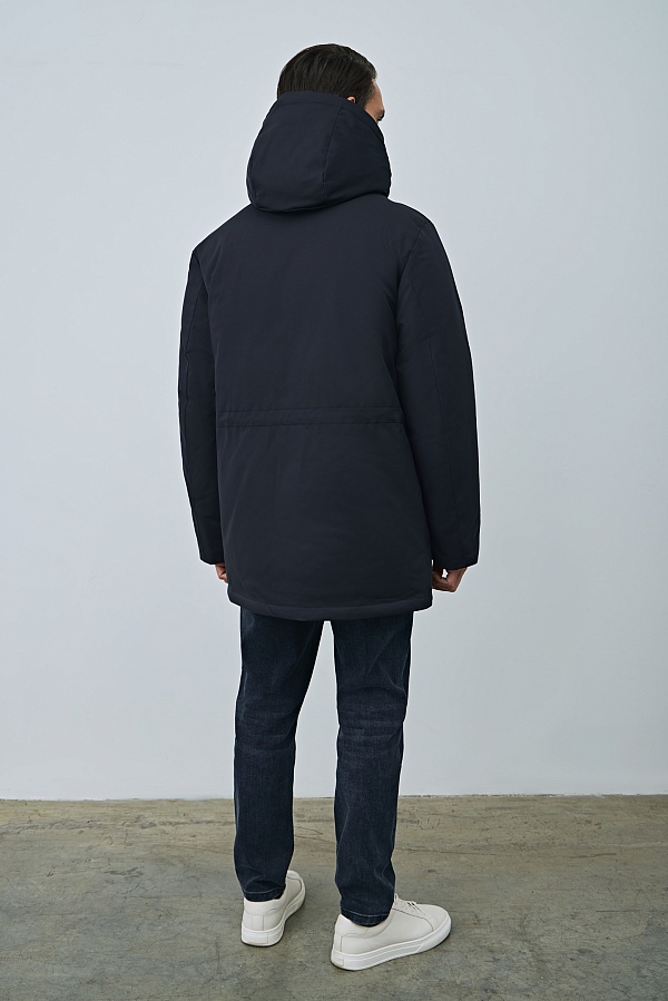 Парка черного цвета