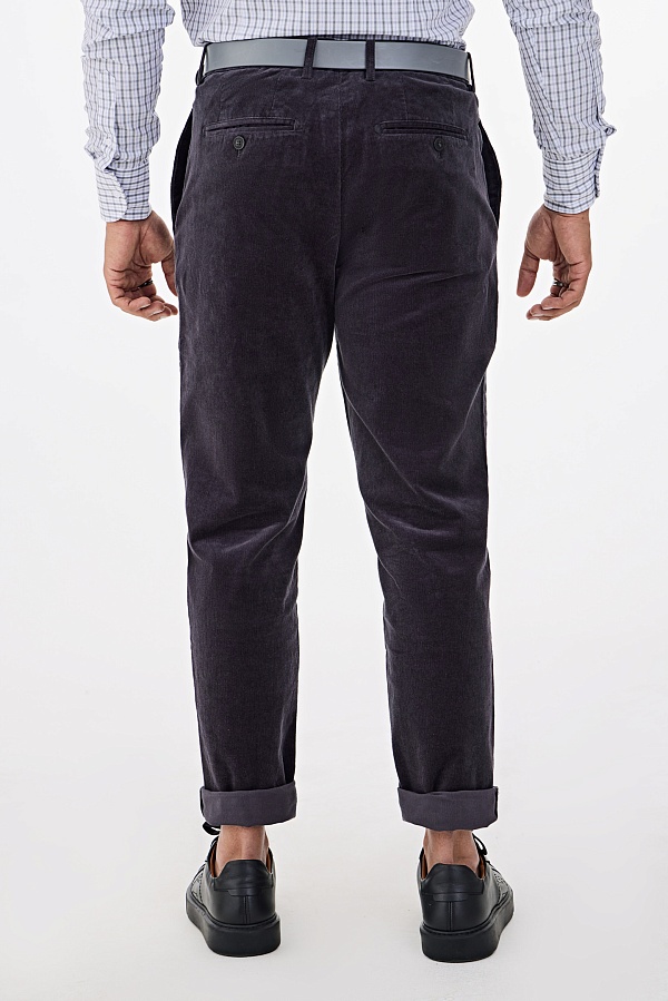 Темно-серые вельветовые брюки чинос
