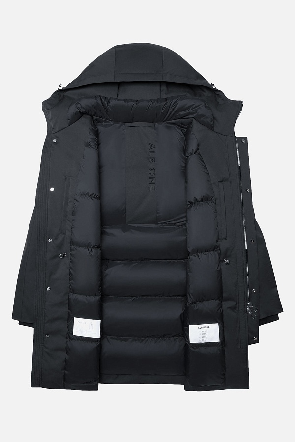 Черная пуховая куртка с капюшоном