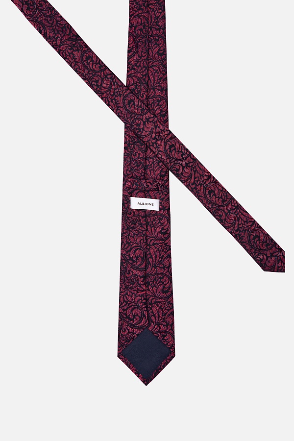 Бордовый галстук с узором