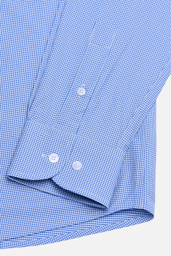 Голубая рубашка в мелкую клетку