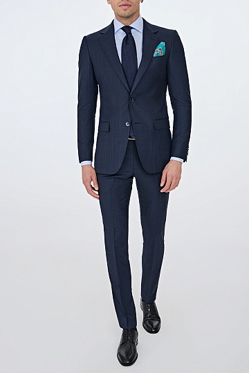 Темно-синий костюм в клетку