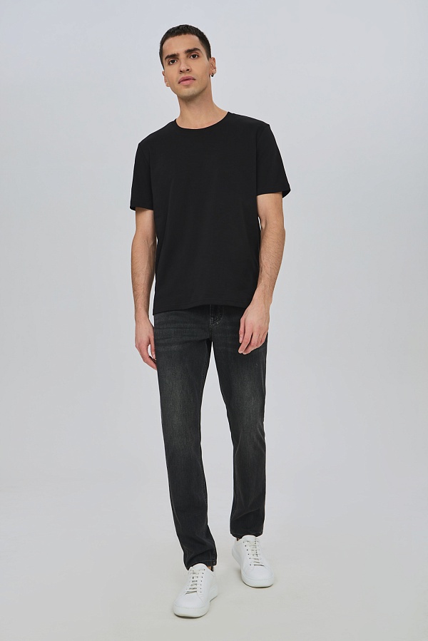 Черная базовая футболка