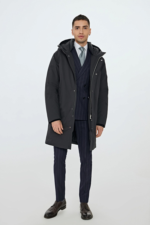 Черная пуховая куртка с капюшоном