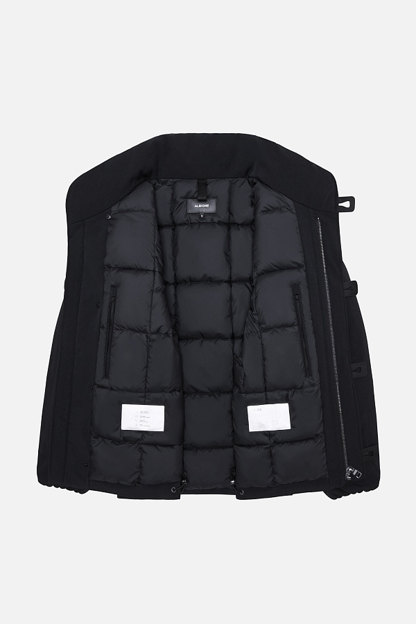 Куртка черного цвета