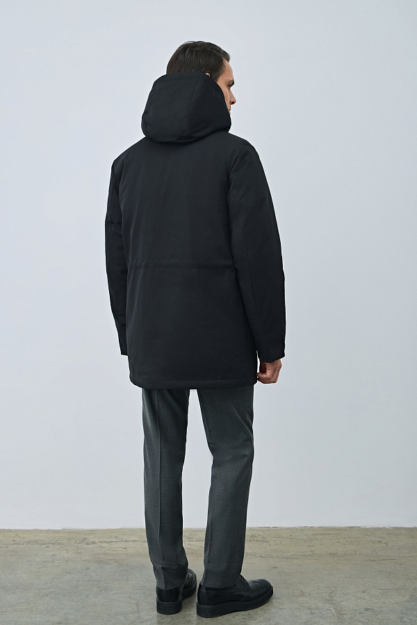 Парка черного цвета