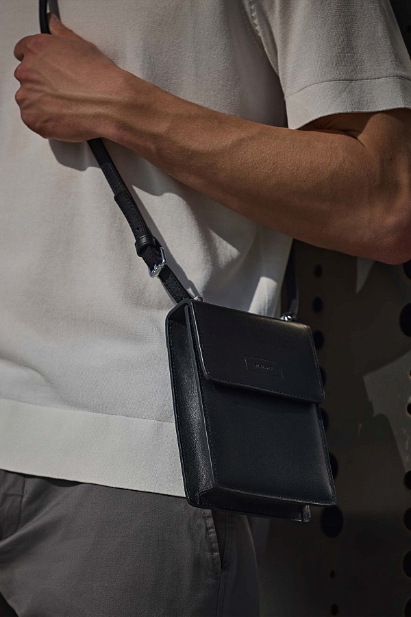 Сумка кросс-боди черного цвета