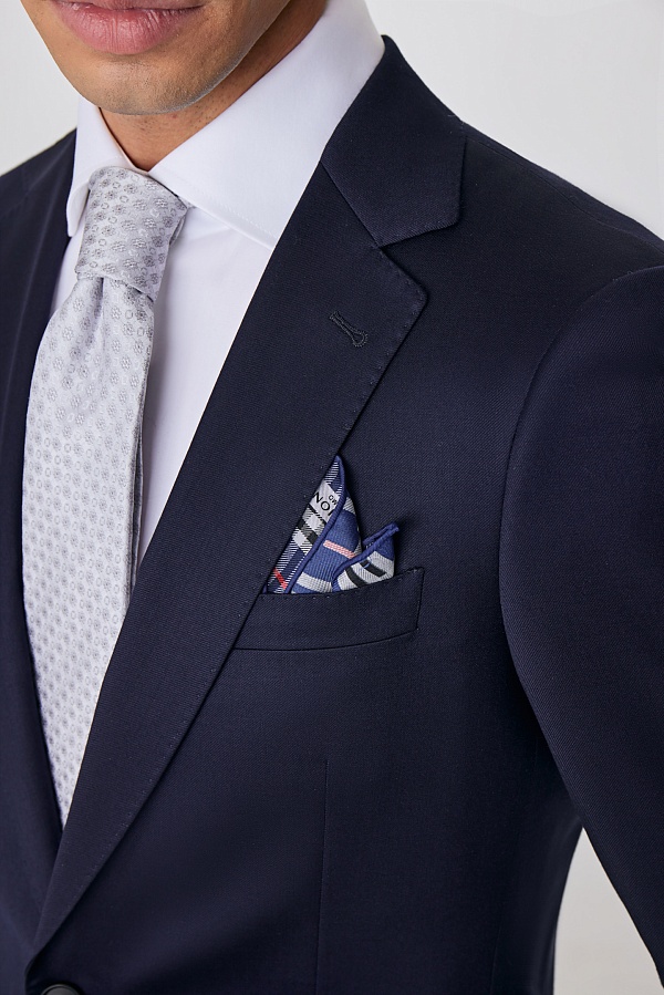 Темно-синий однотонный костюм