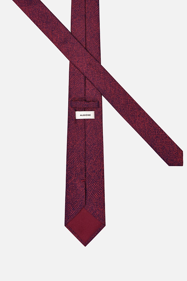 Текстурный галстук красного цвета